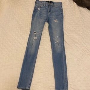 Hollister high rise ripped jeans L 30 W 25